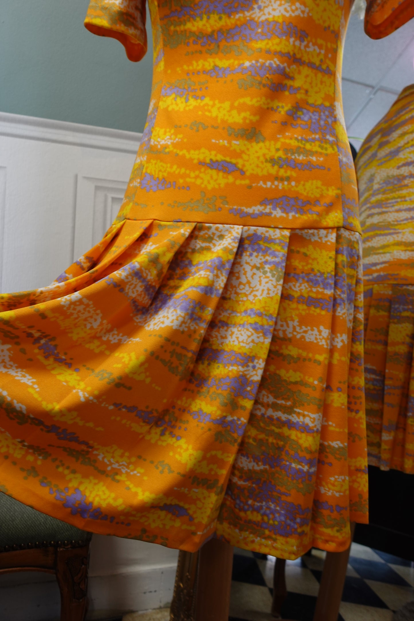 Robe Vintage Années 70 Orange à Grand Col Iconique