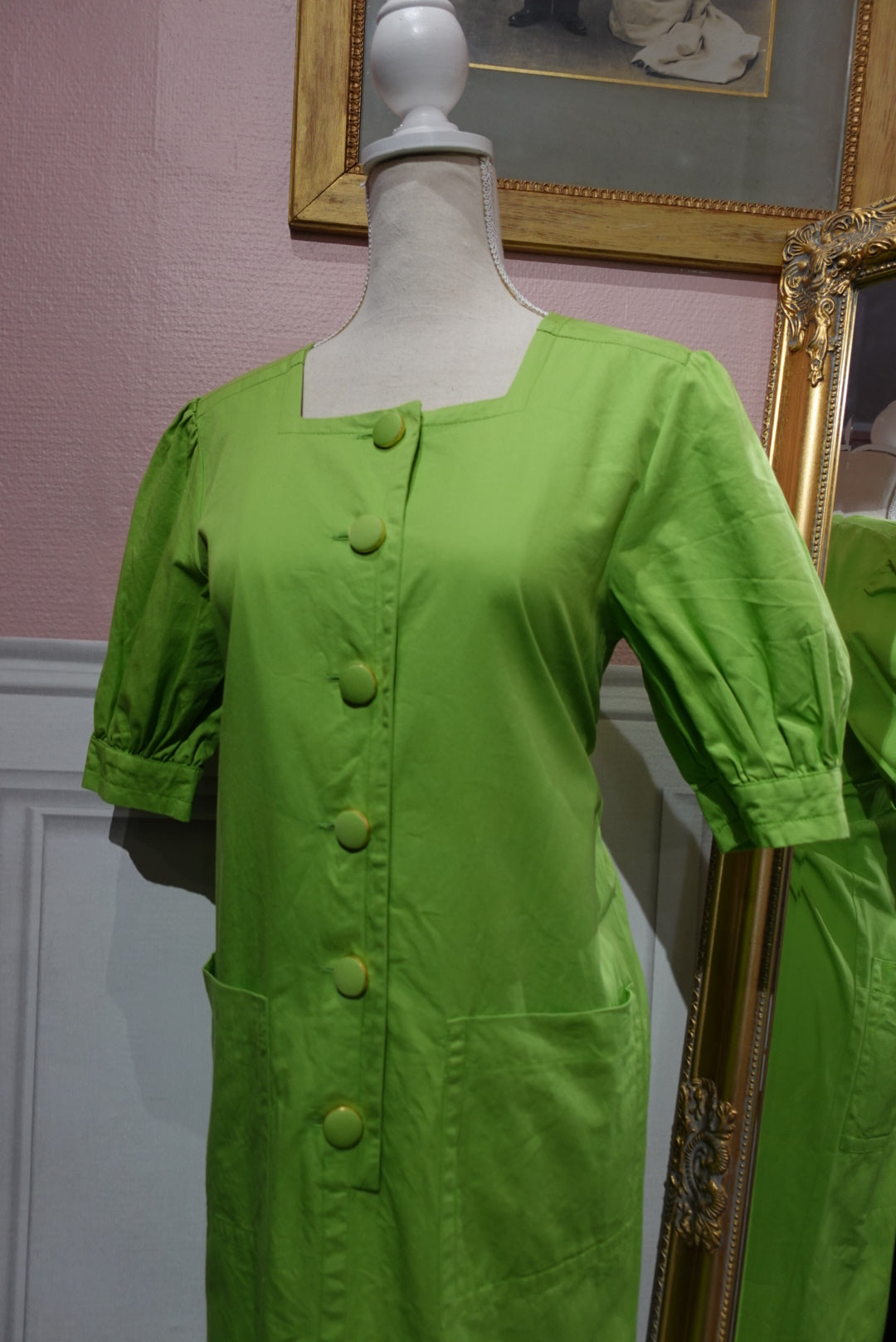 Robe Droite Sixties "Granny Smith" - Vert Pomme & Manches Bouffantes