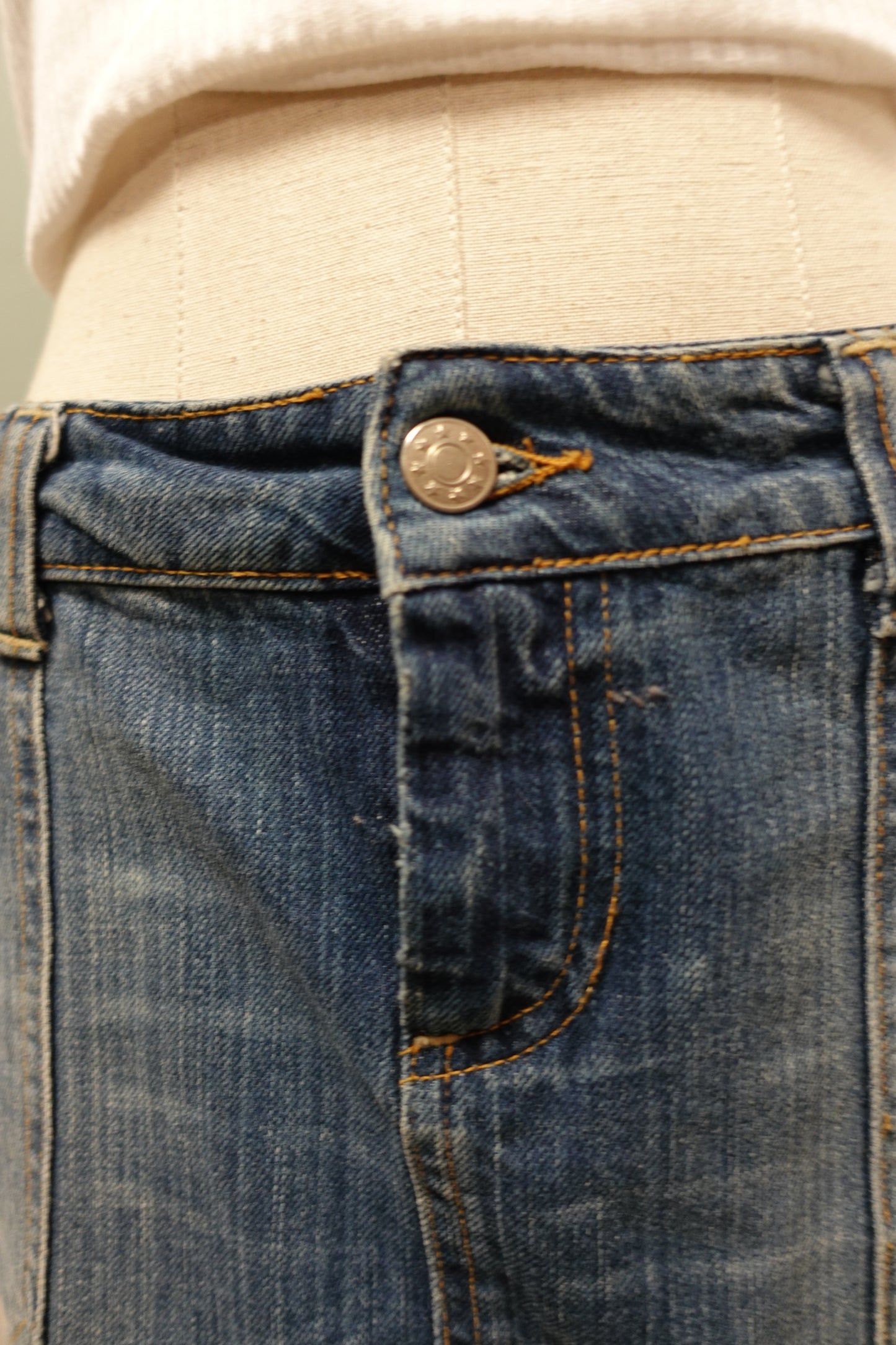 Mini-jupe en jean brut vintage "Maje Paris" – Coupe Y2K taille basse