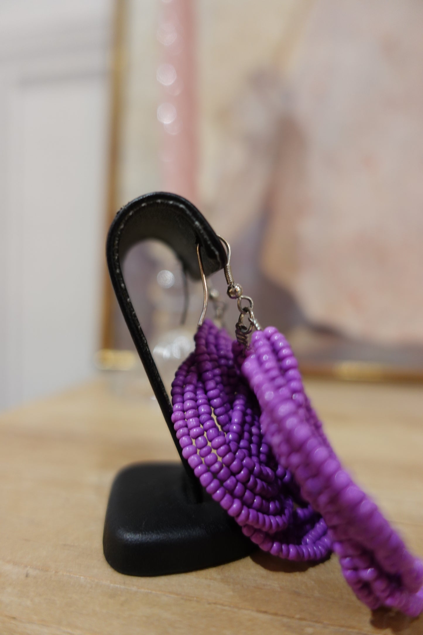 Boucles d’oreilles artisanales en perles de rocaille violettes – Fait main