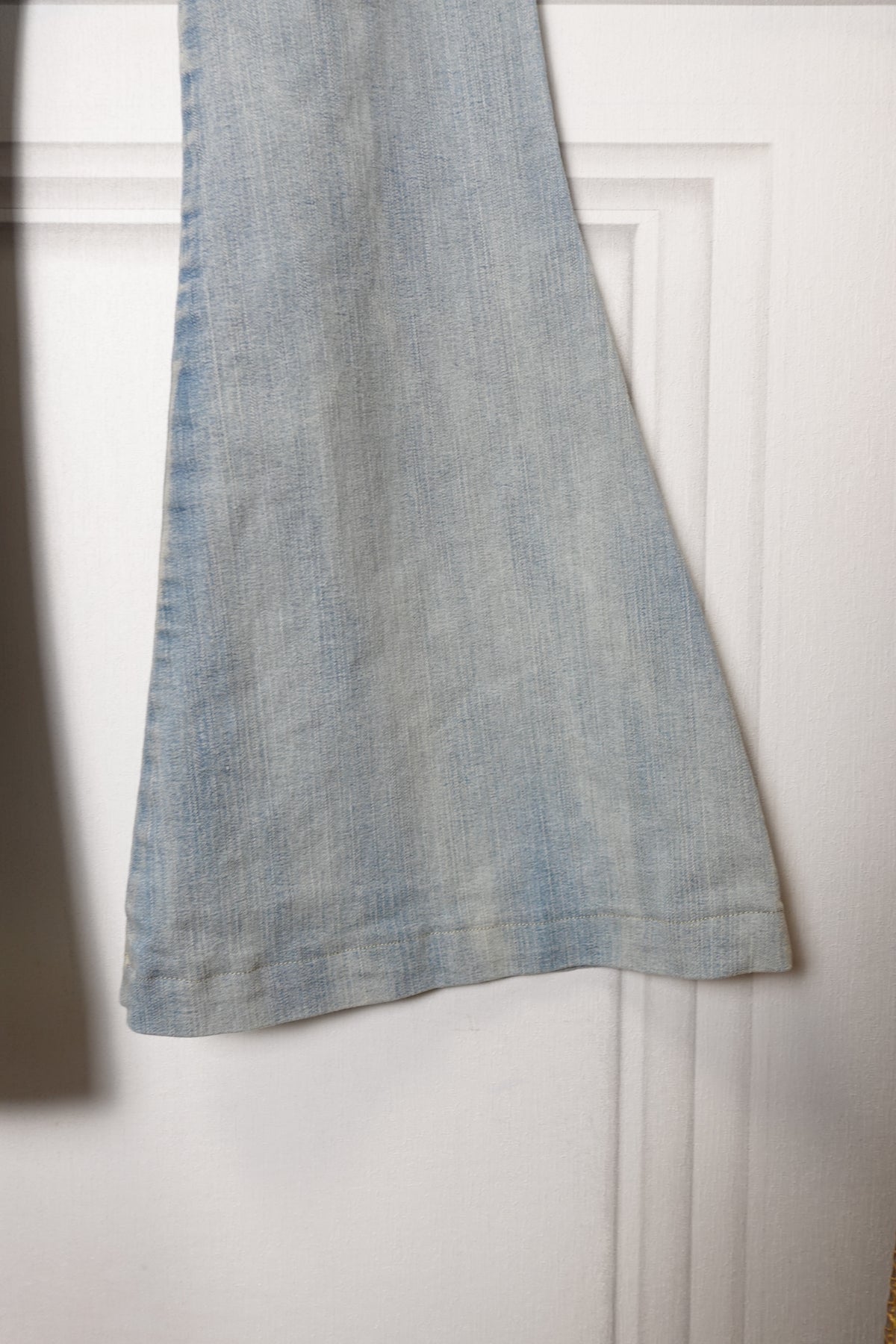 Jean Flare Vintage Y2K à fleurs brodées – La pépite des années 2000 🌼