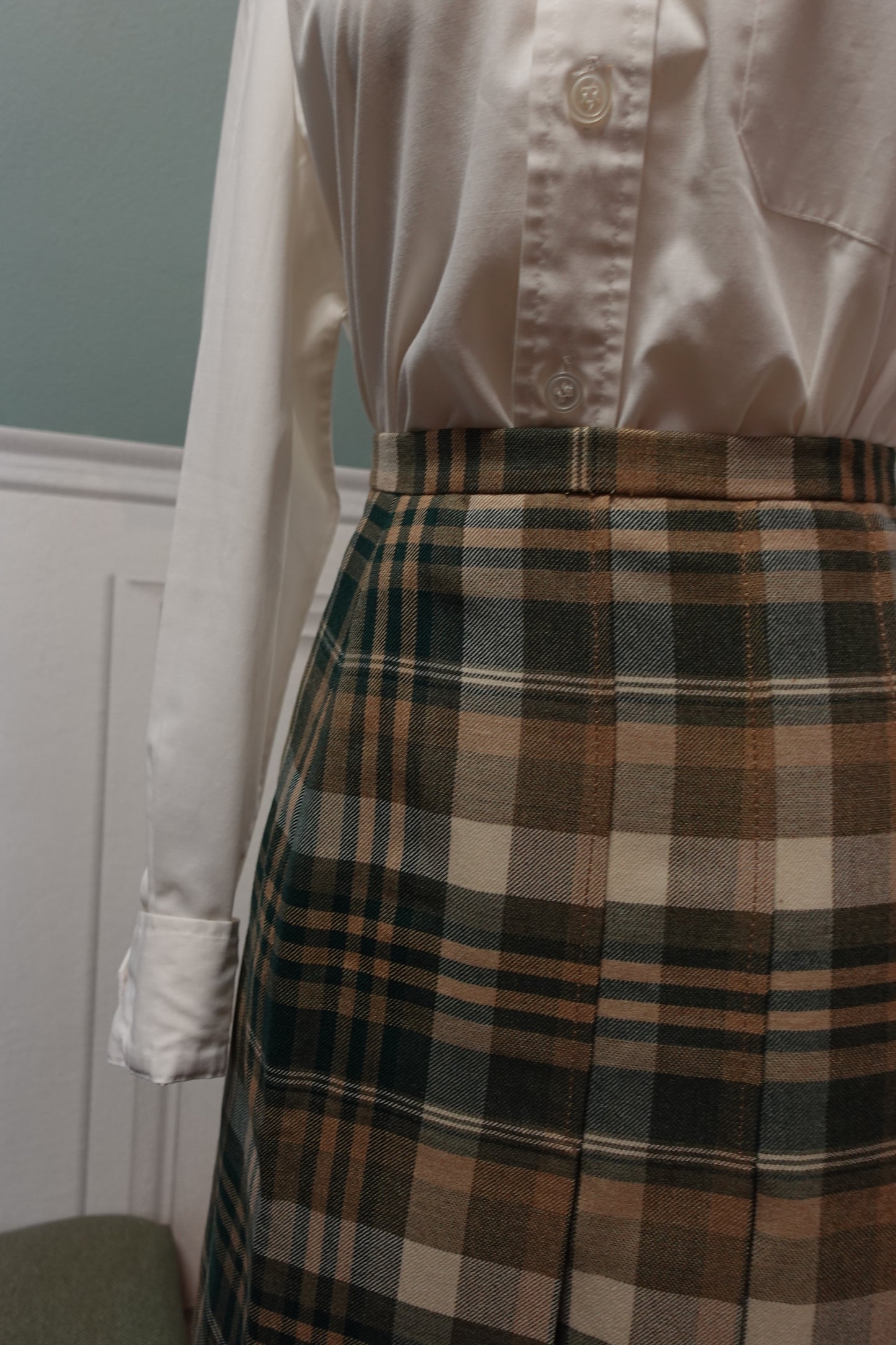 Jupe Midi Artisanale en Laine – Motif Tartan Carreaux Verts