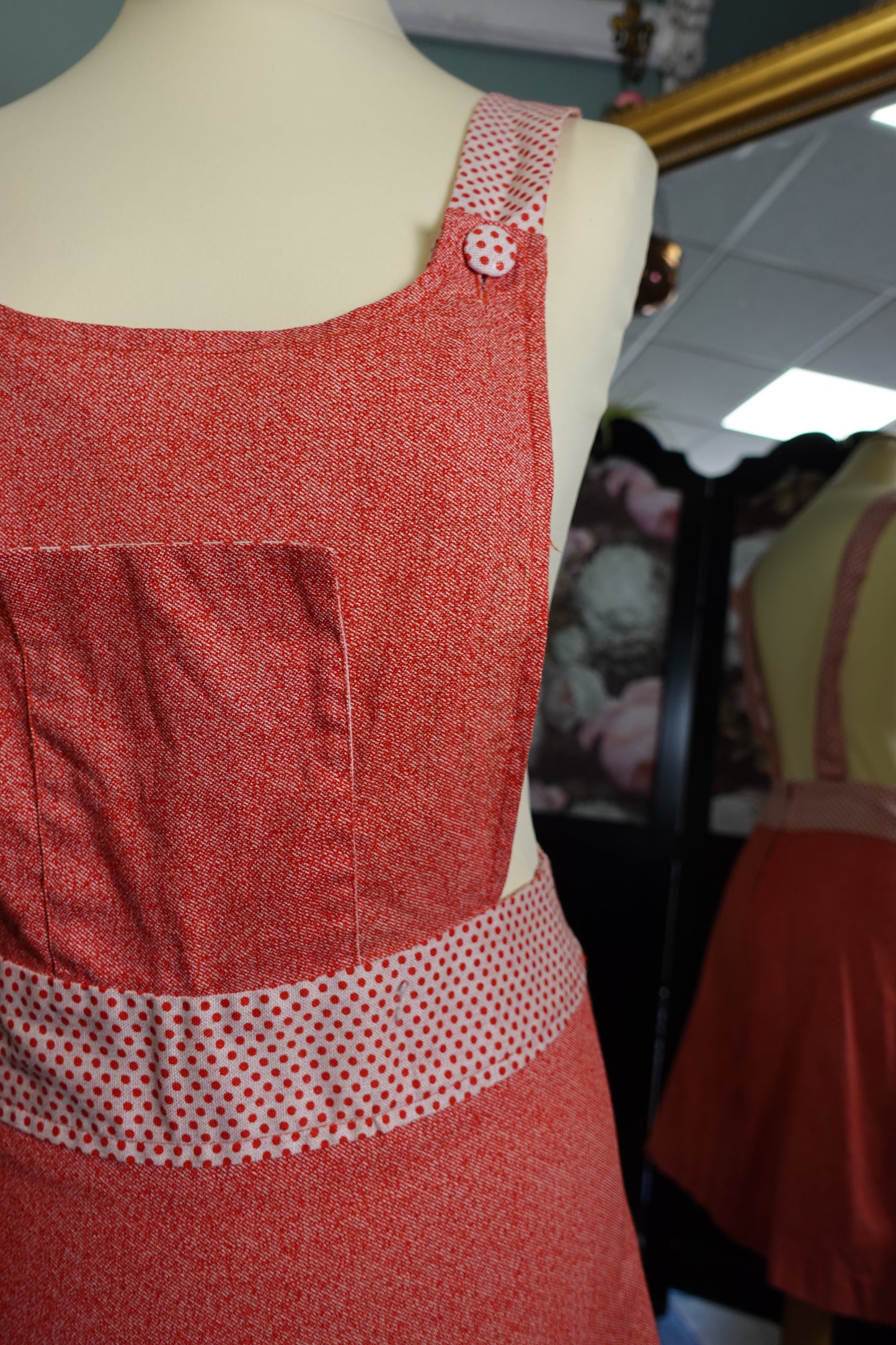 Robe salopette vintage rouge à pois – Taille S