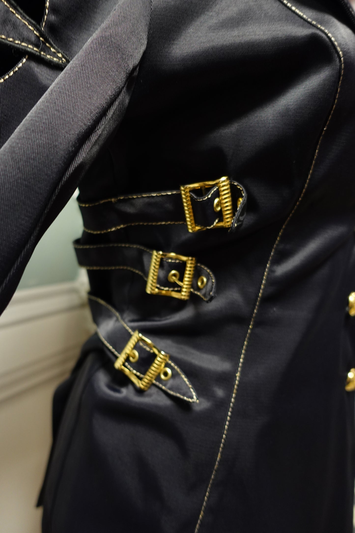 Veste Blazer Asymétrique Vintage — Noir & Boutons Bijoux (Circa 1980)