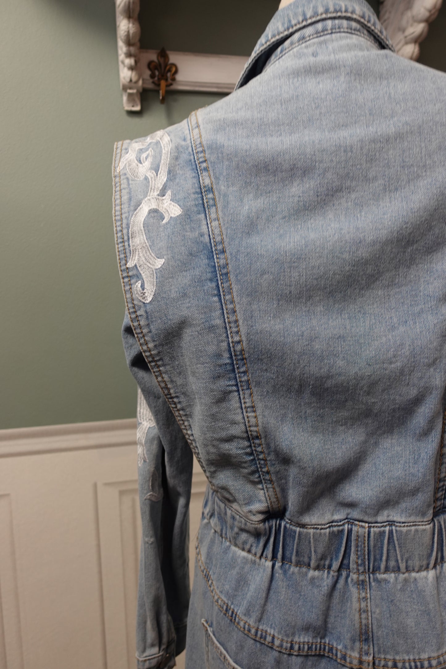 Combinaison en denim structurée – Inspiration Années 80