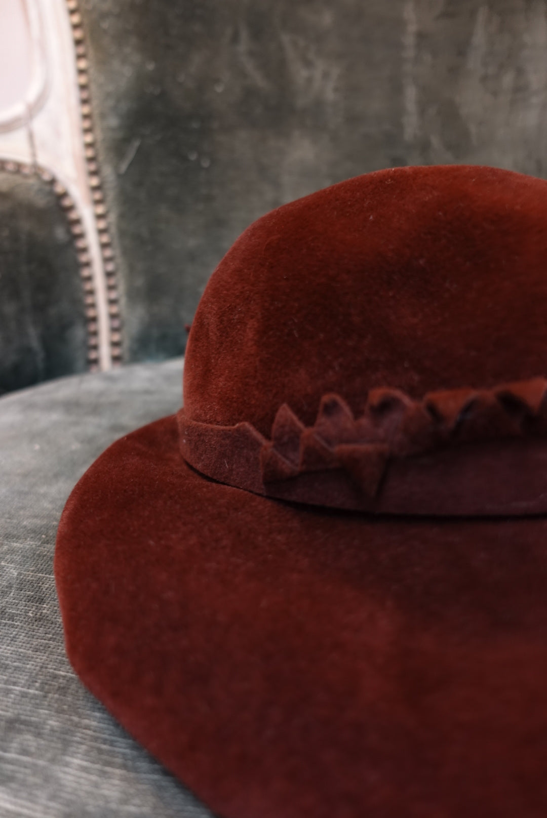 Chapeau Vintage en Feutre Velours Marron - Style "Toque" à Poser (Petit Tour / Bibi)