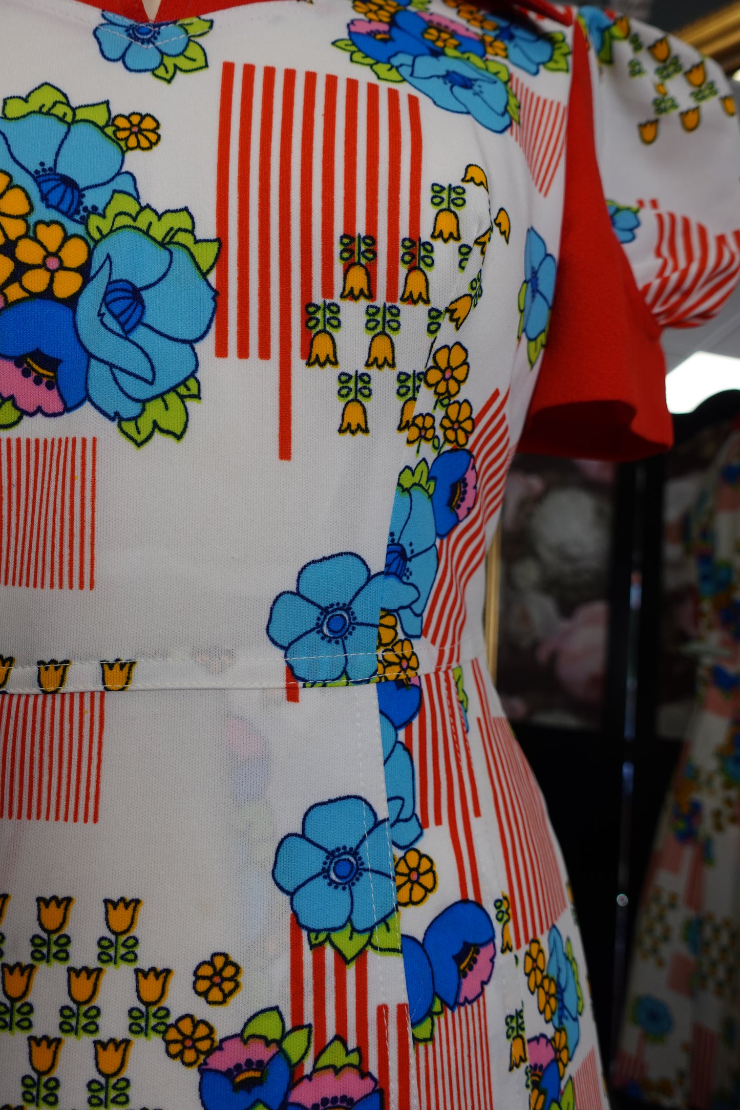 Robe vintage années 60/70 à imprimé floral graphique
