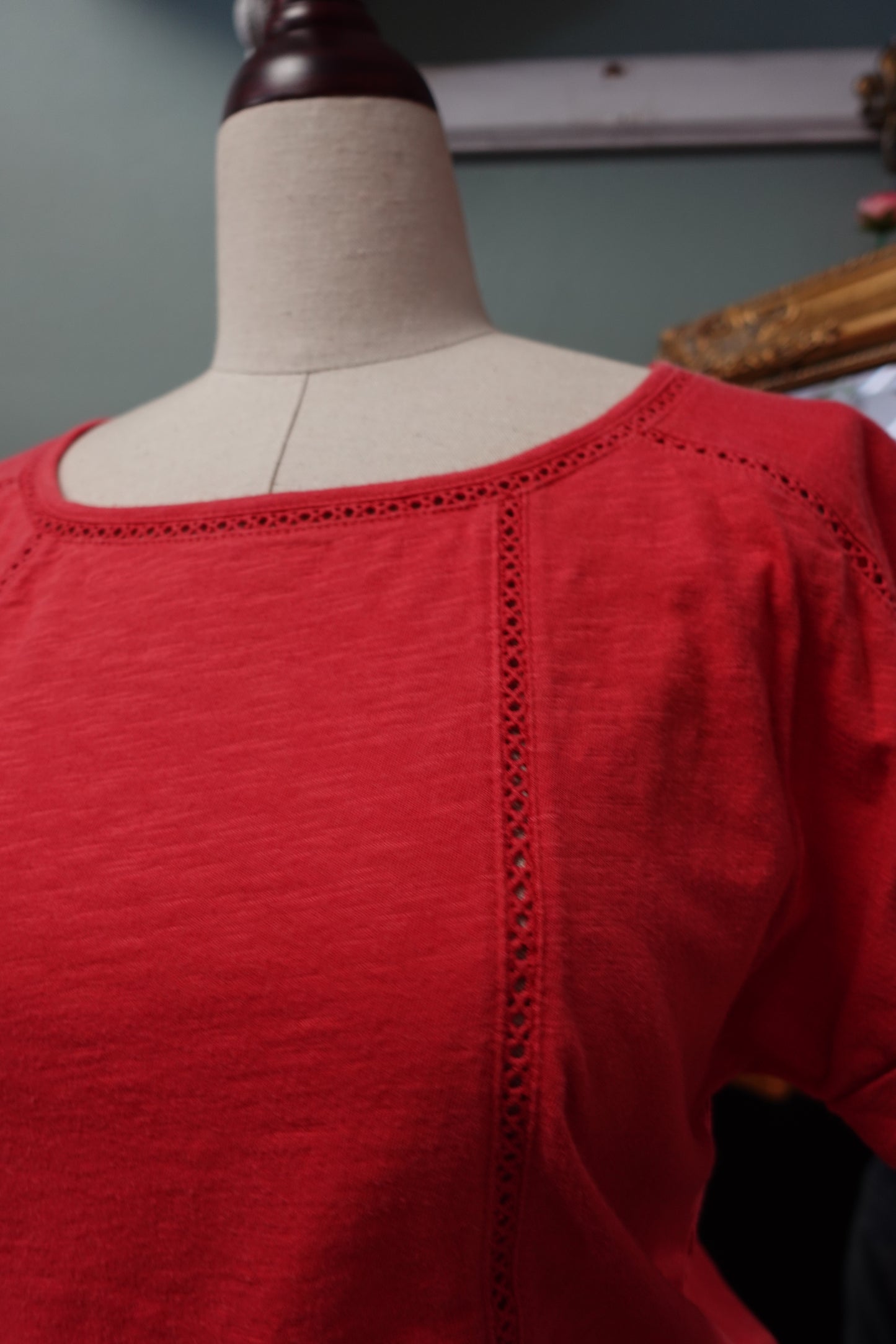 T-shirt Rouge Corail Comptoir des Cotonniers – Détails Dentelle Échelle (Taille S)