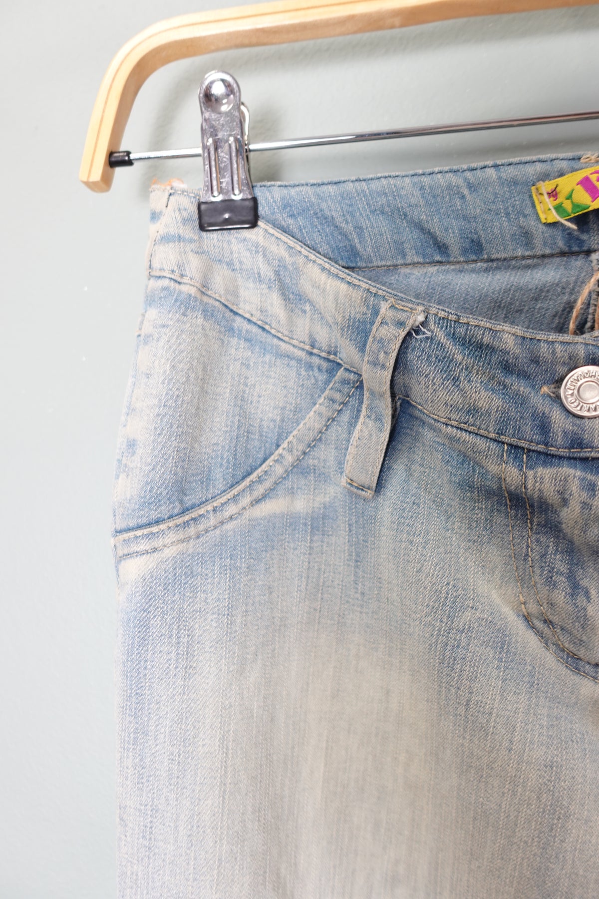 Jean Flare Vintage Y2K à fleurs brodées – La pépite des années 2000 🌼
