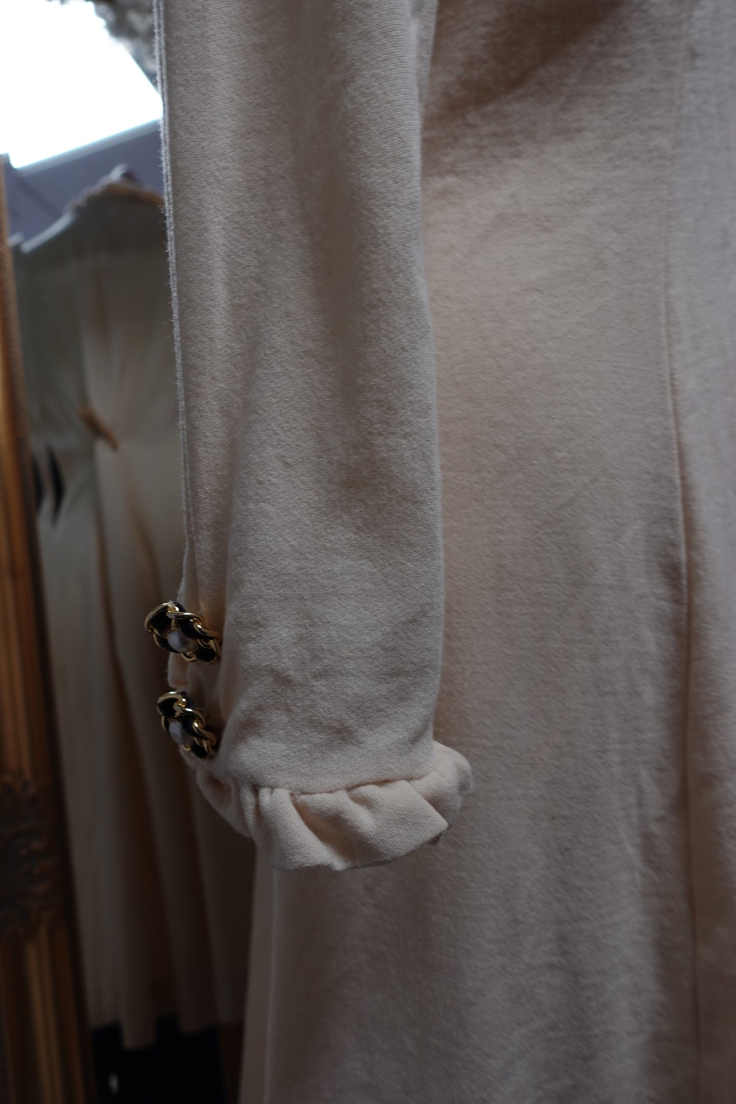 : Robe Midi en Laine Fine et Boutons Bijoux — Confection Italienne Rétro