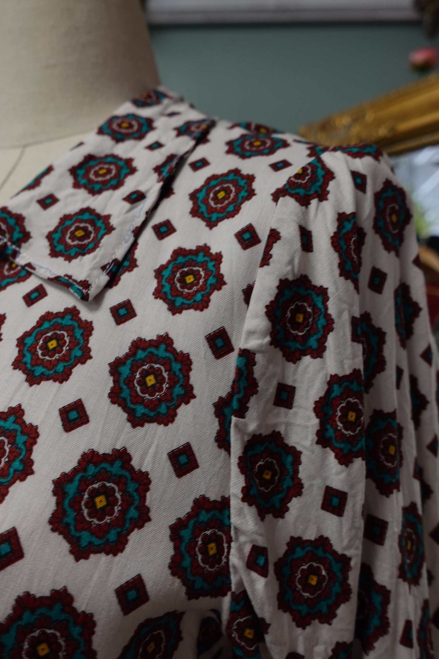 Veste-Chemise Légère Vintage Fait Main – Motifs Géométriques & Boutons Turquoise