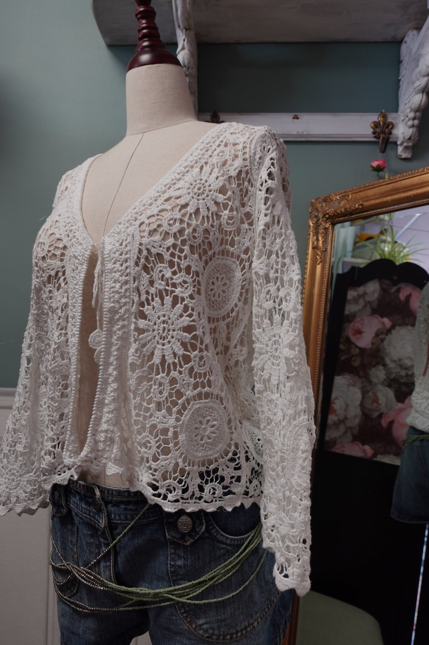 Gilet vintage en crochet blanc – Style bohème chic