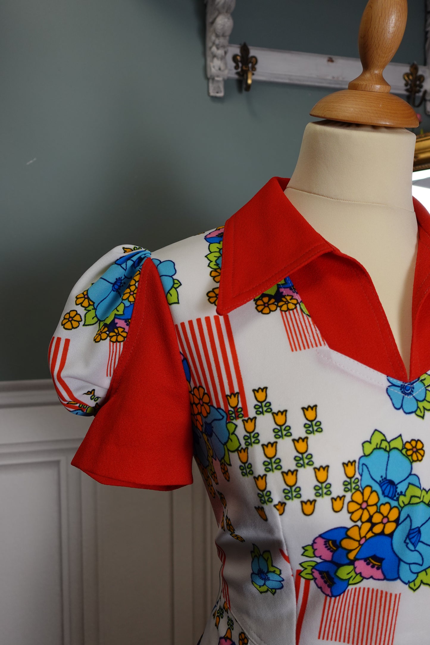 Robe vintage années 60/70 à imprimé floral graphique