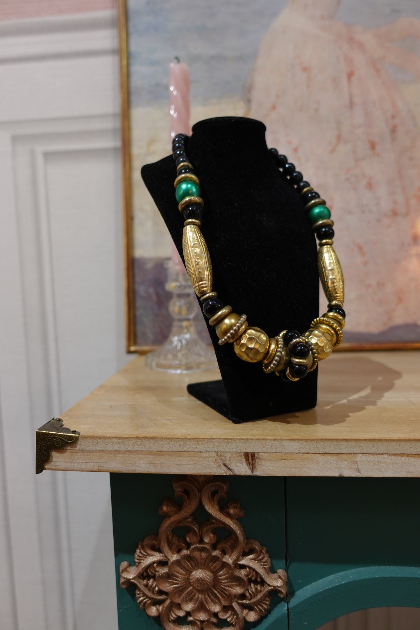 Collier vintage ethnique noir, vert et doré – Années 80/90