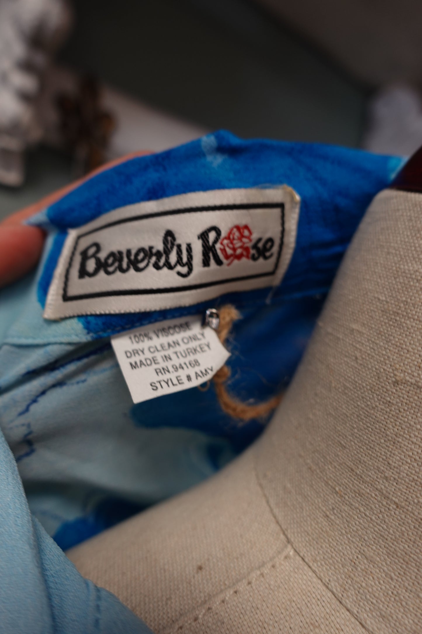 Chemisier vintage Beverly Rose en viscose à imprimé floral bleu