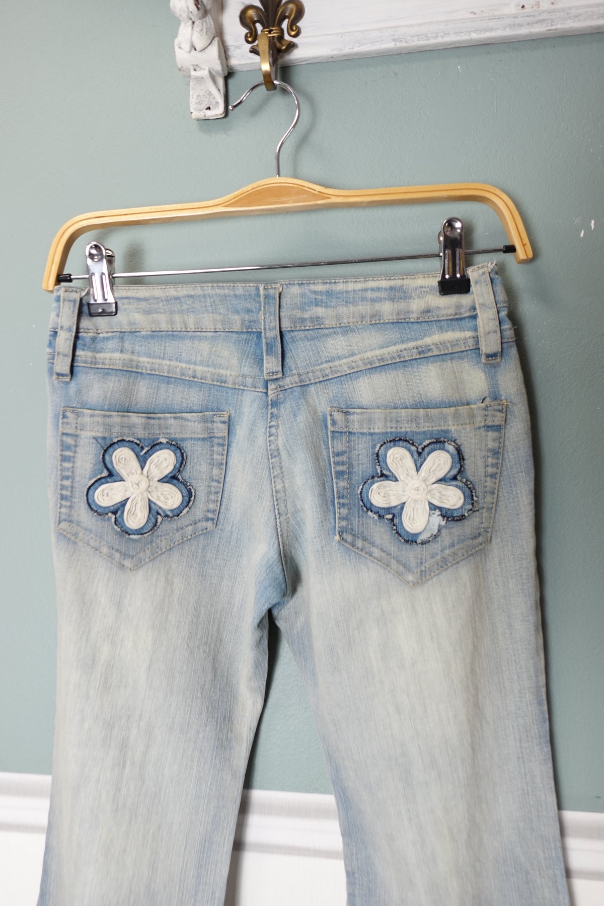 Jean Flare Vintage Y2K à fleurs brodées – La pépite des années 2000 🌼