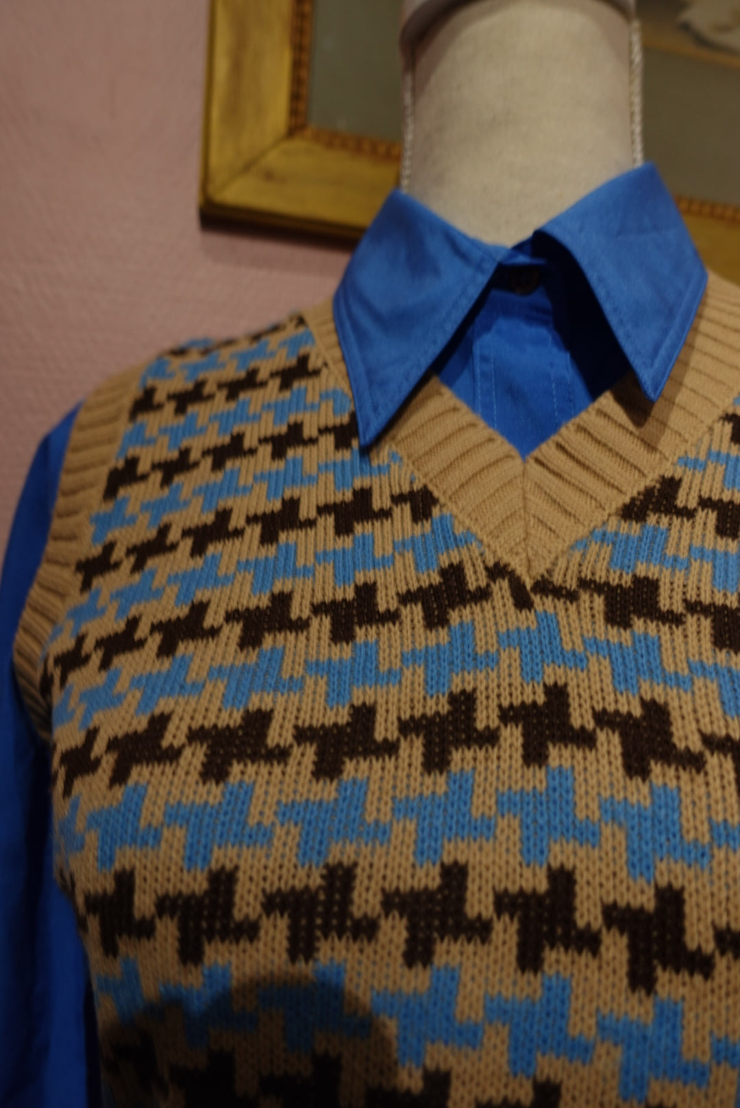 Pull sans Manches "Preppy" - Motif Graphique Beige & Bleu