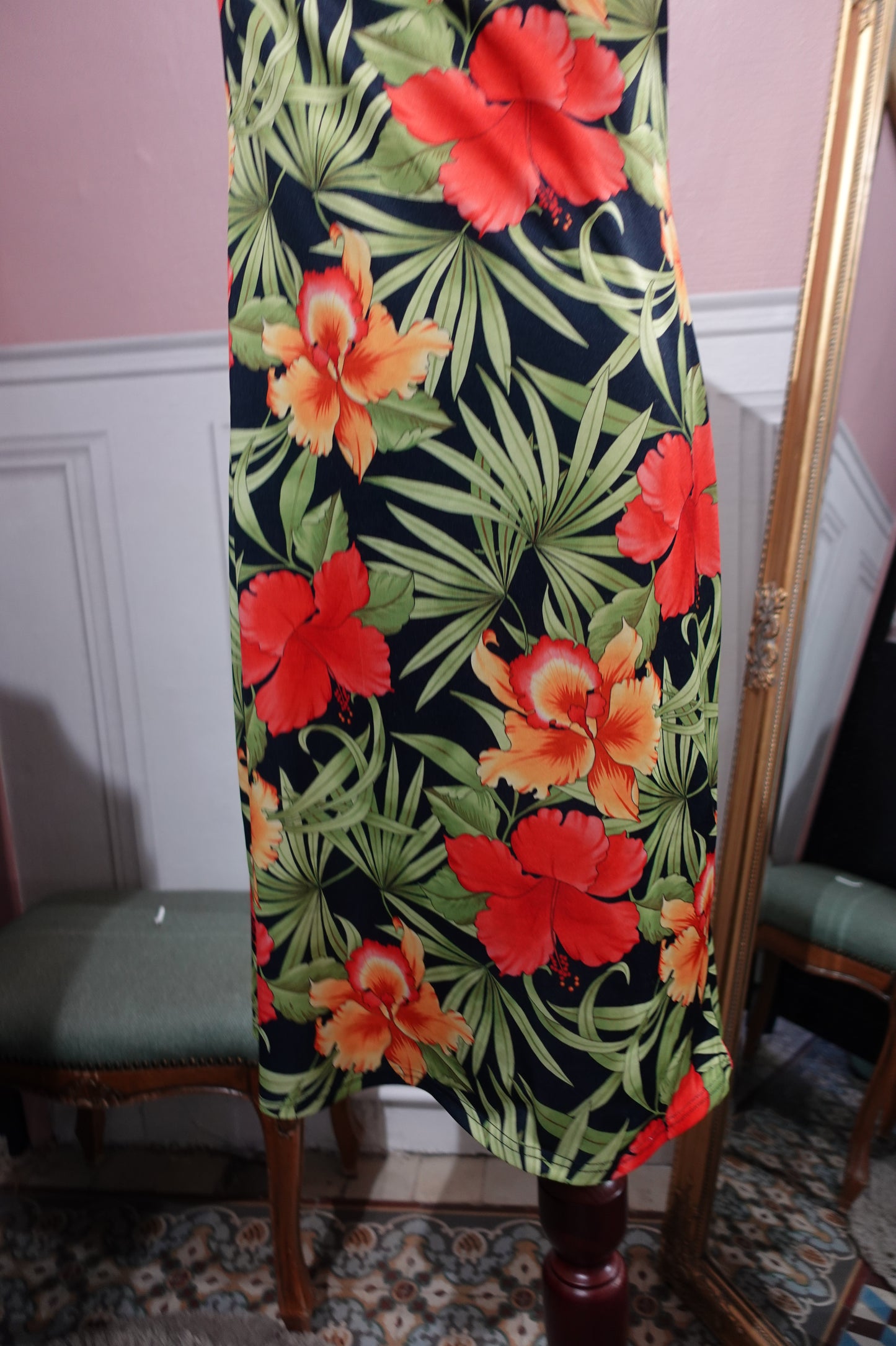 Robe dos nu à imprimé tropical