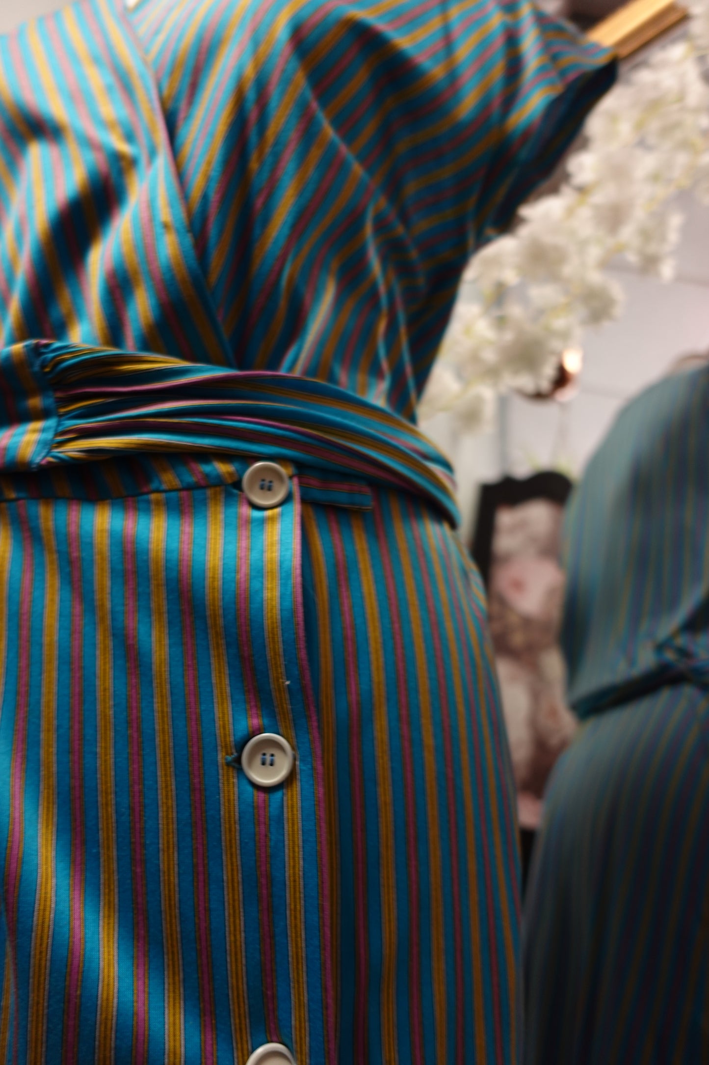 : Robe Midi Vintage Années 70 en Coton – Coupe Demi-Portefeuille & Manches Évasées