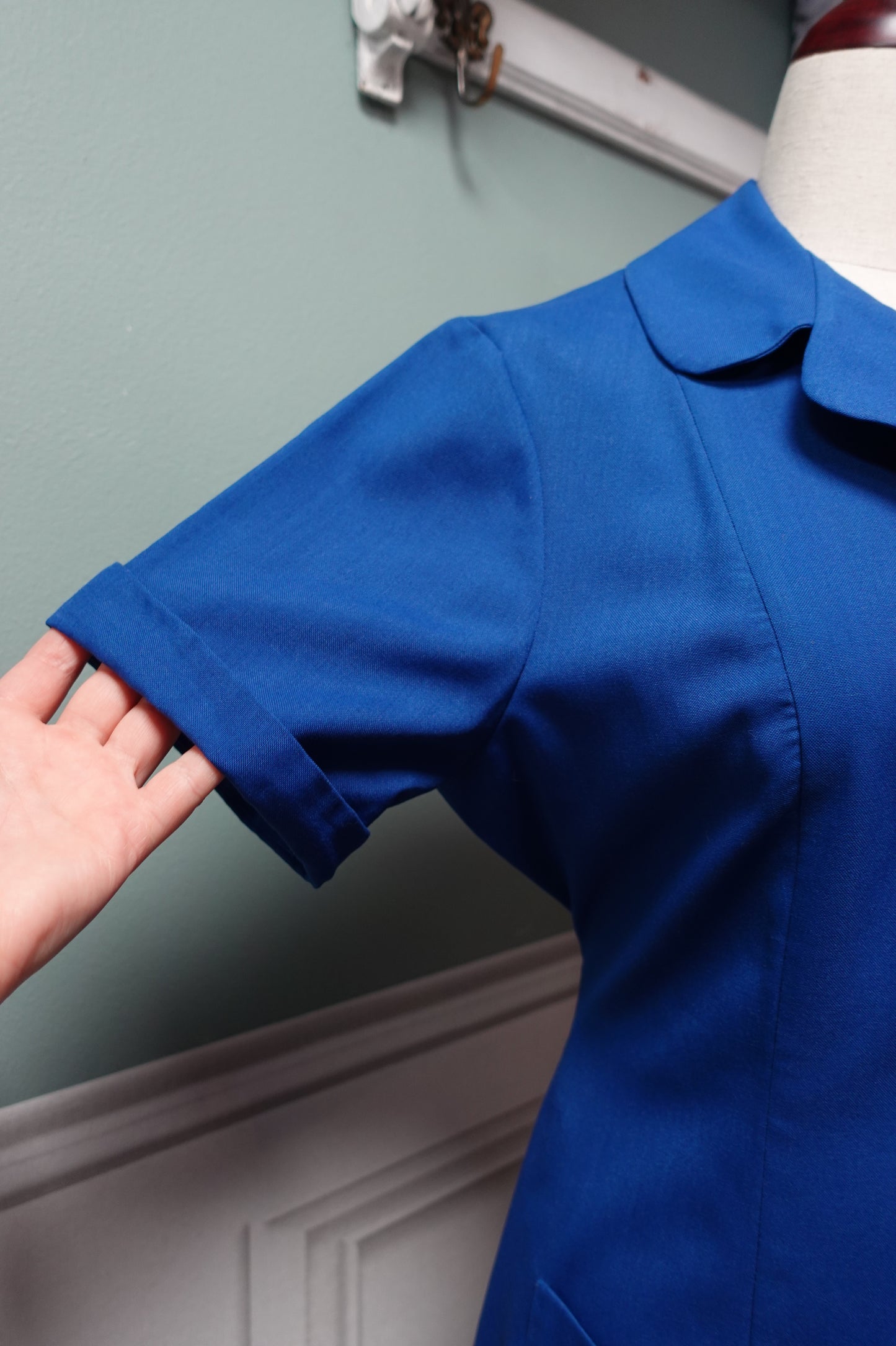Robe Trapèze Rétro Bleu Roi & Surpiqûres Contrasto