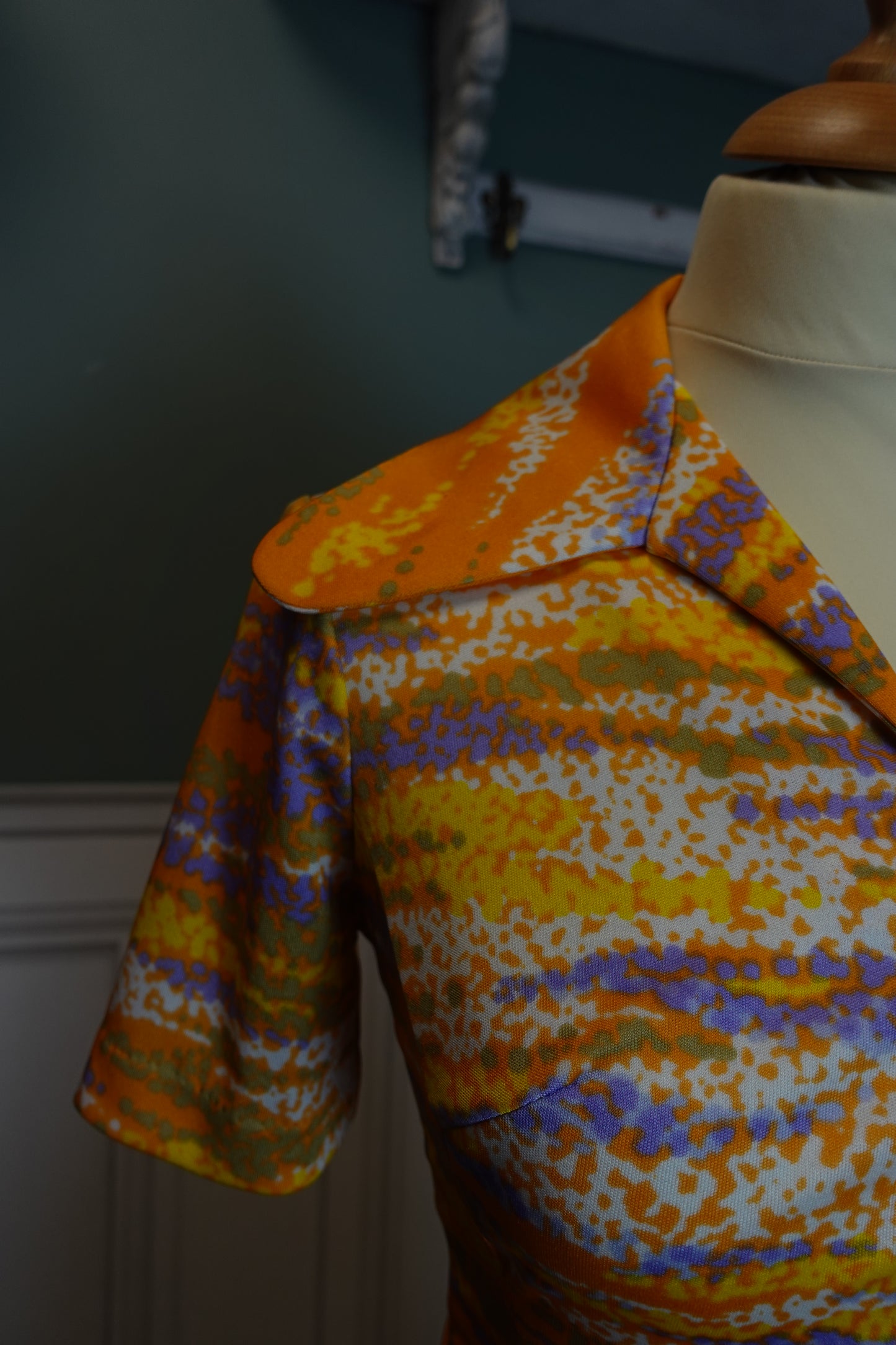 Robe Vintage Années 70 Orange à Grand Col Iconique