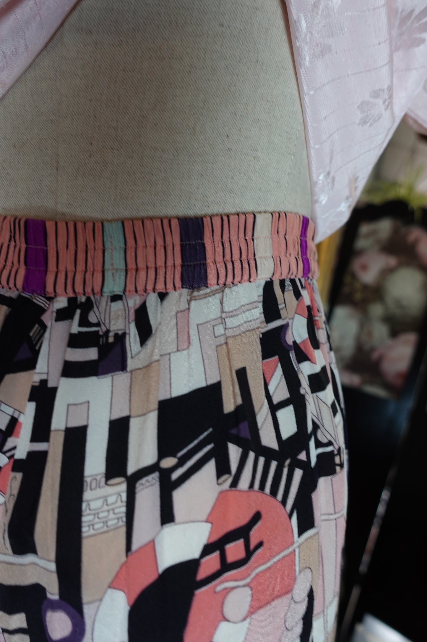 Pantalon vintage See by Chloé en soie à motifs graphiques
