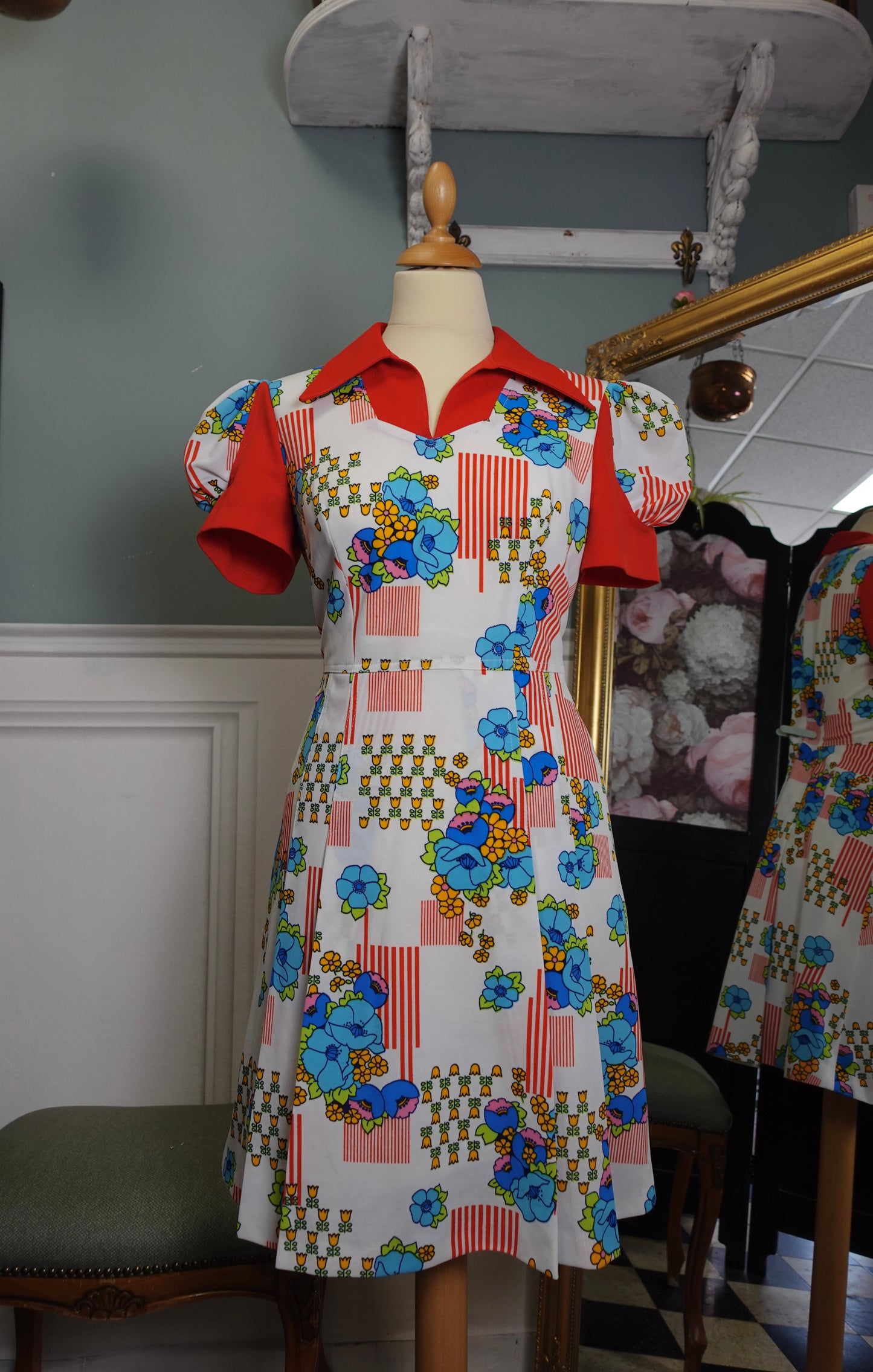 Robe vintage années 60/70 à imprimé floral graphique