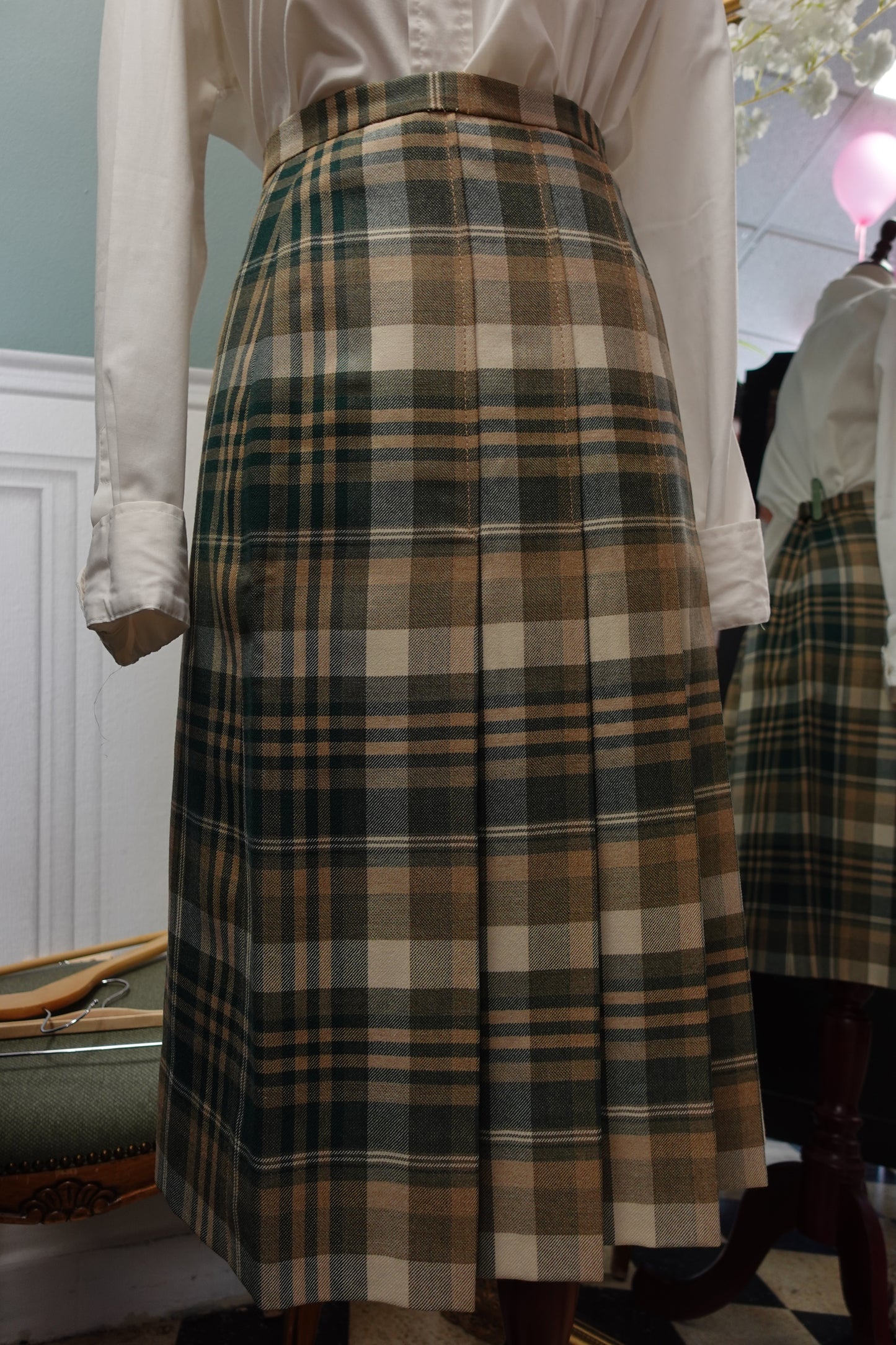 Jupe Midi Artisanale en Laine – Motif Tartan Carreaux Verts