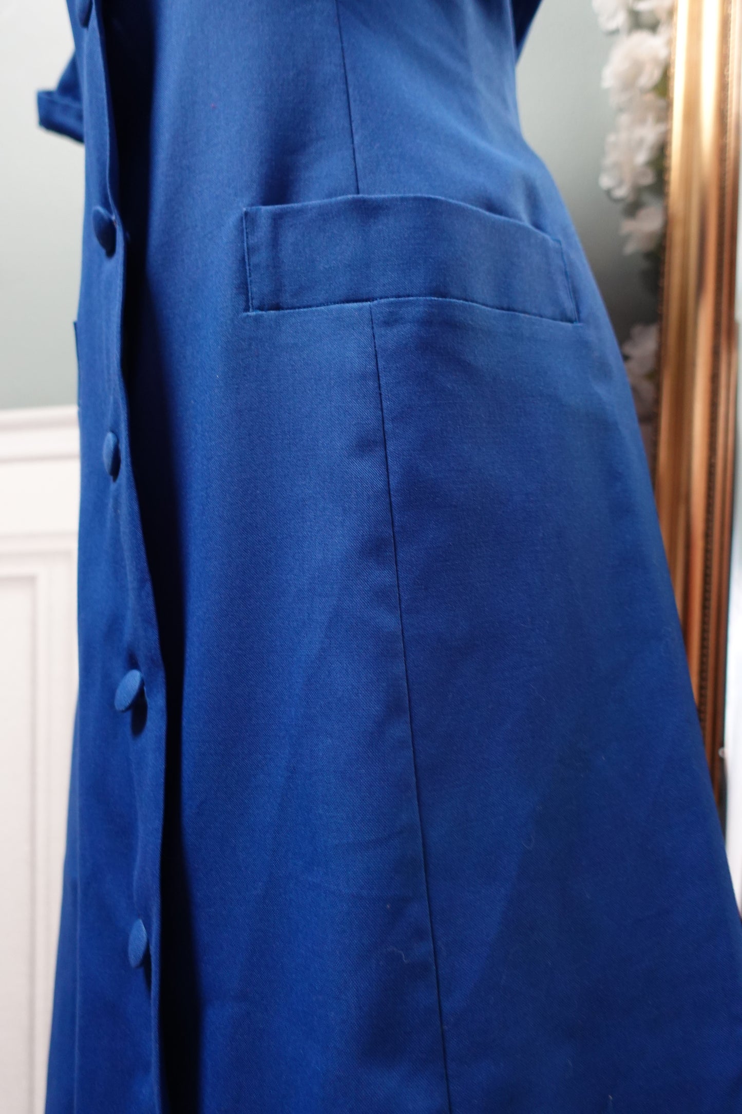 Robe Trapèze Rétro Bleu Roi & Surpiqûres Contrasto
