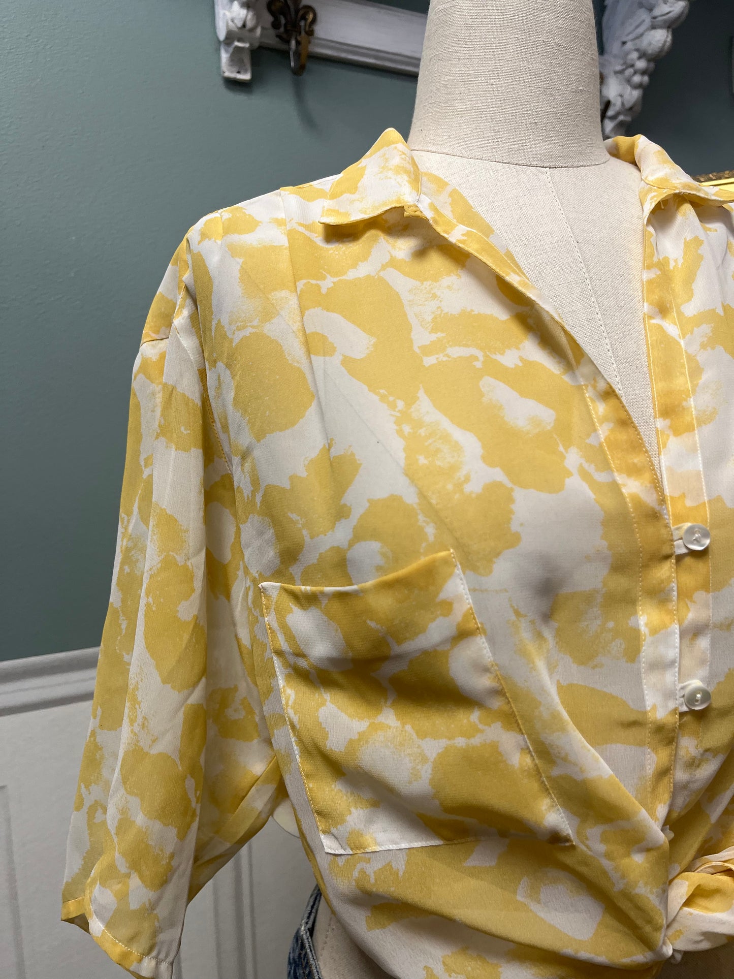 Chemisier vintage Cacharel Paris jaune imprimé – Léger et fluide