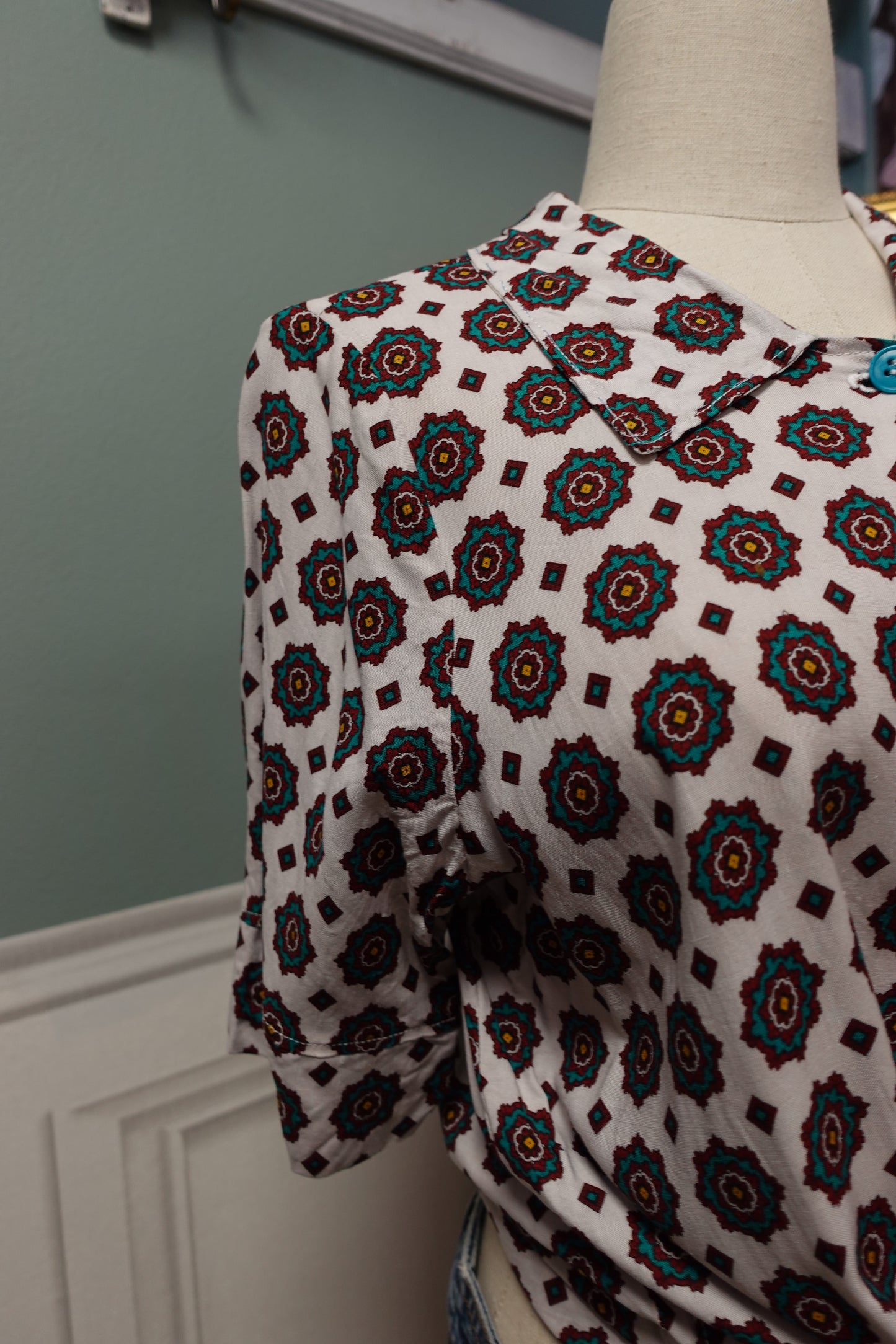 Veste-Chemise Légère Vintage Fait Main – Motifs Géométriques & Boutons Turquoise