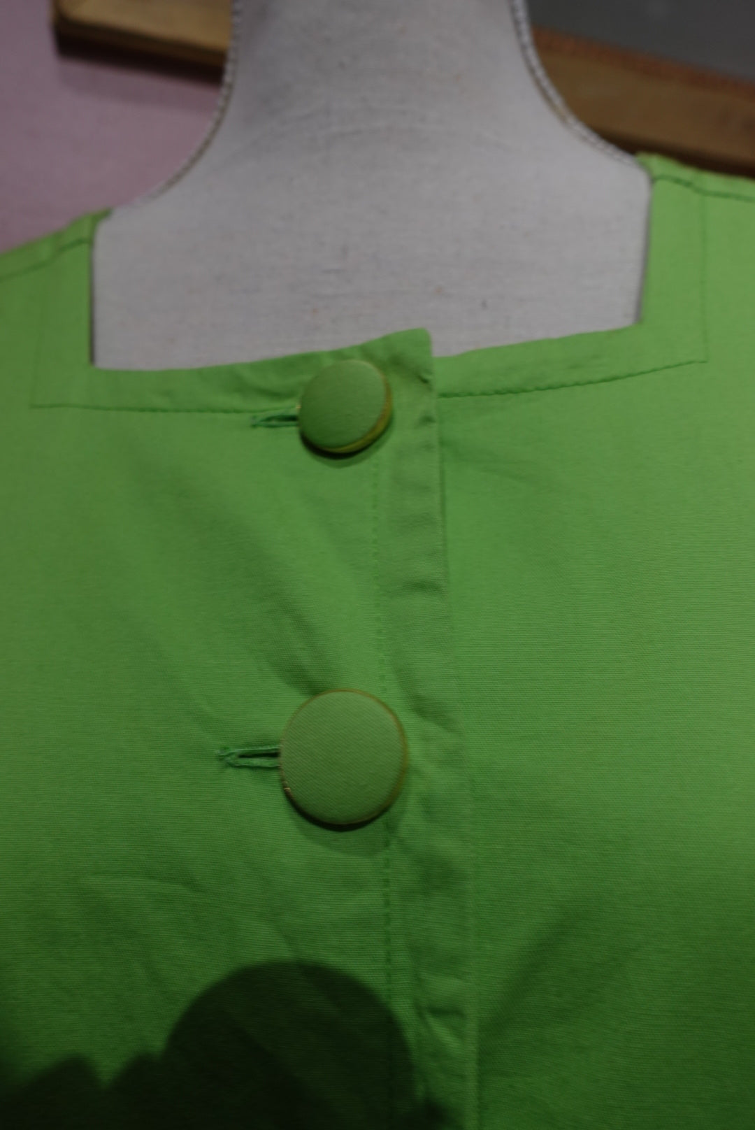 Robe Droite Sixties "Granny Smith" - Vert Pomme & Manches Bouffantes