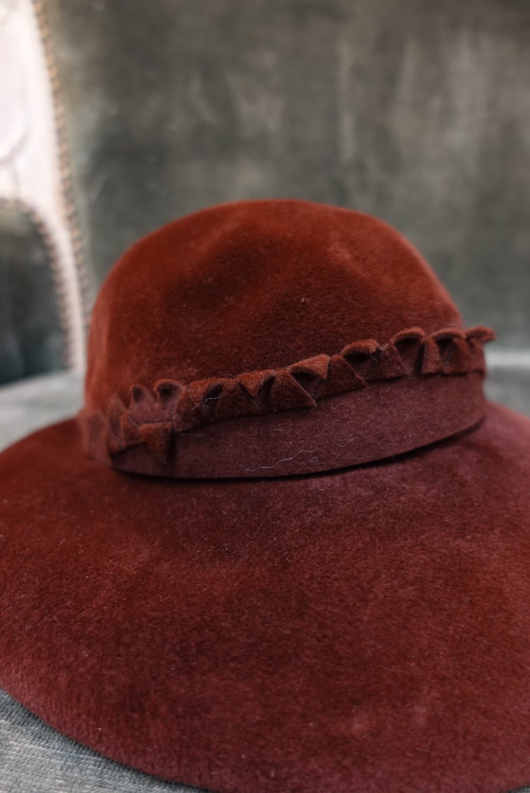 Chapeau Vintage en Feutre Velours Marron - Style "Toque" à Poser (Petit Tour / Bibi)