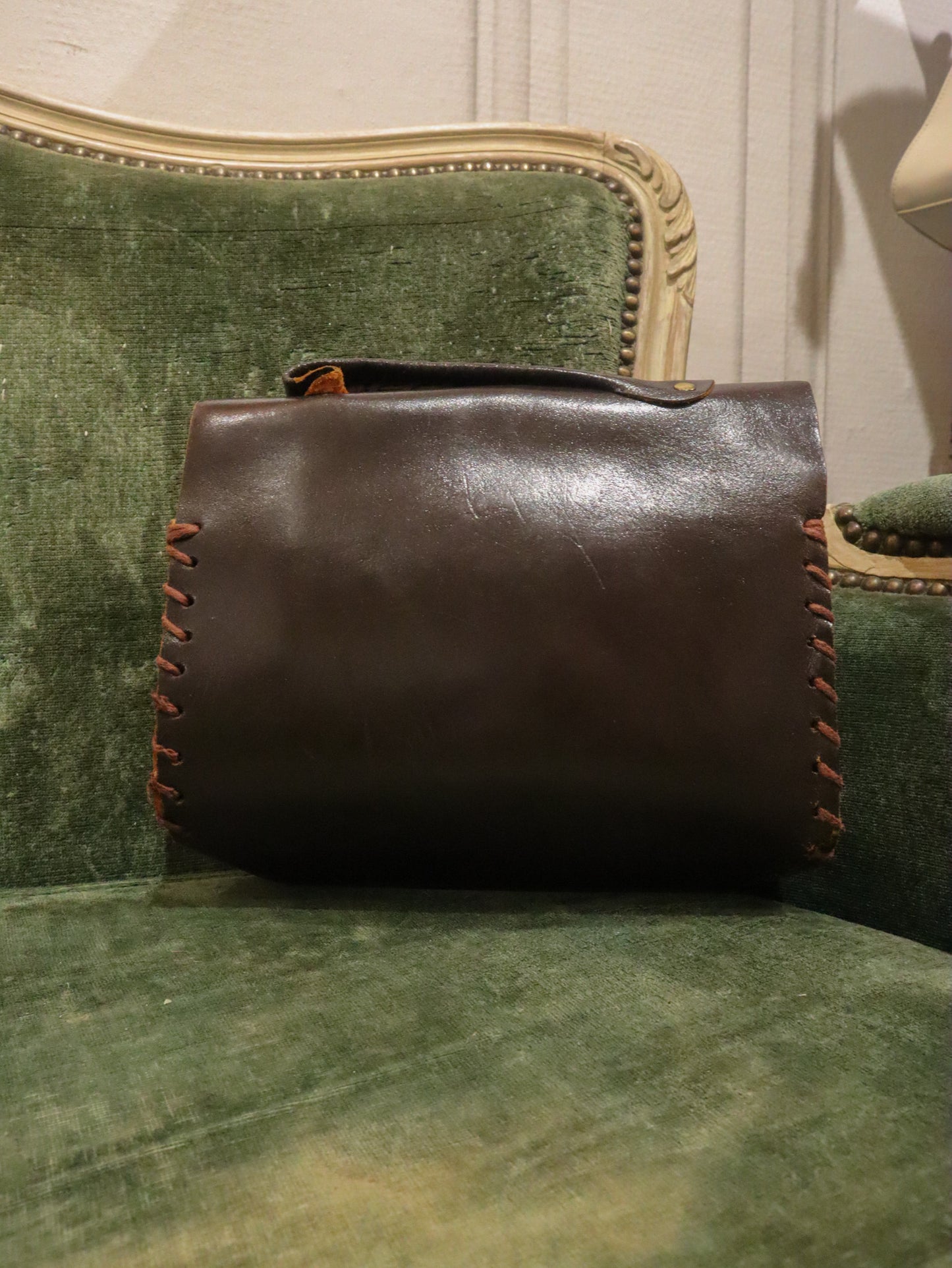 Sac à Main Unique en Cuir Repoussé et Peint à la Main — Esprit "Art Folk" Vintage
