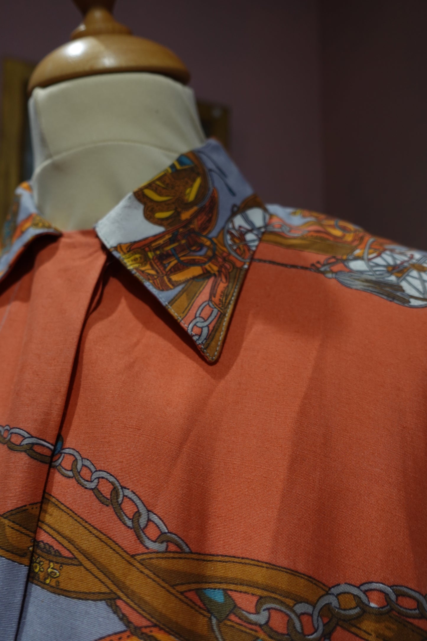 Chemise Caroll Vintage – Imprimé "Chaînes" Style Foulard – Tons Corail