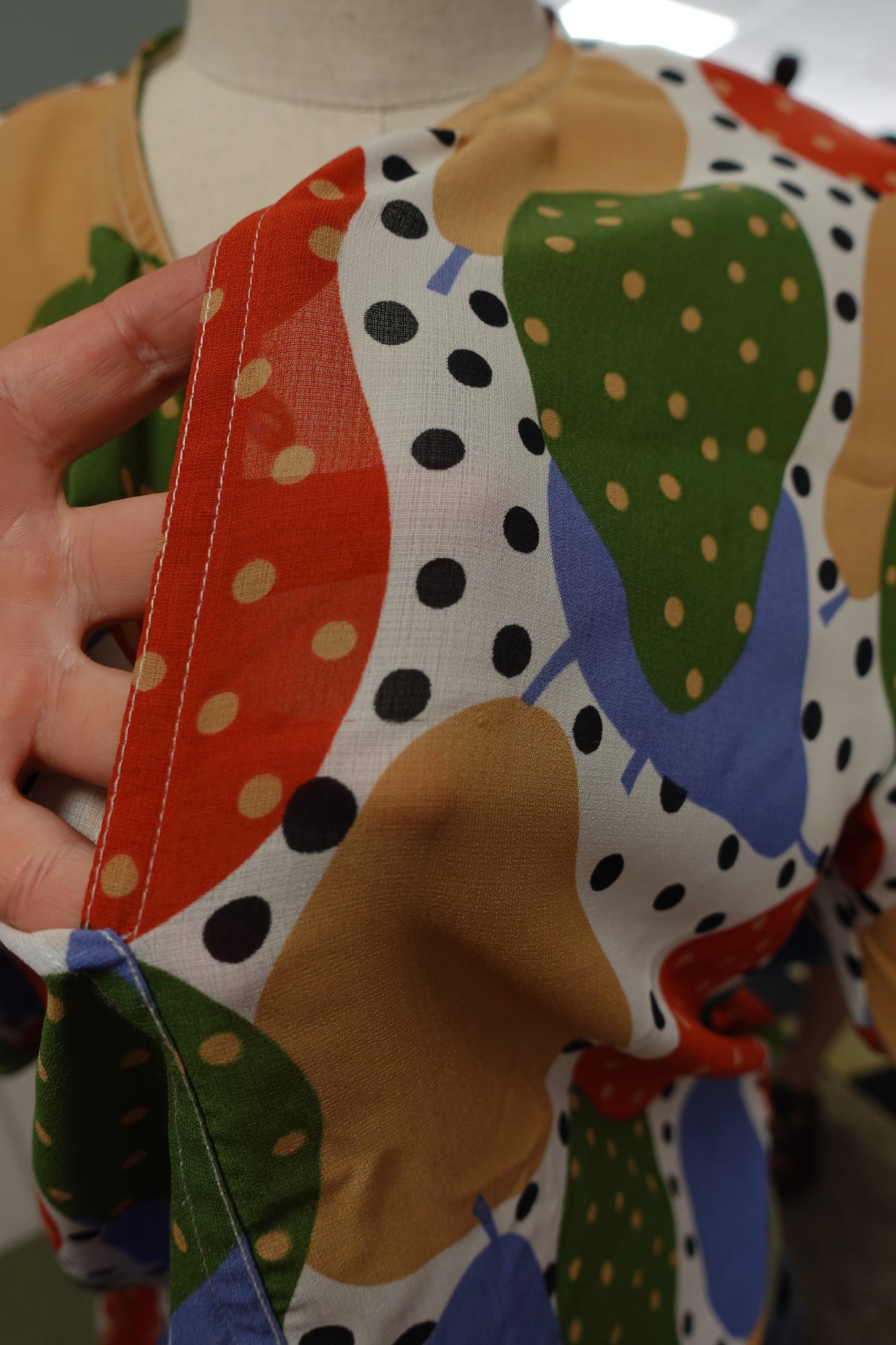 Blouse fluide imprimée "Verger" – Motifs Poires & Pois Vintage