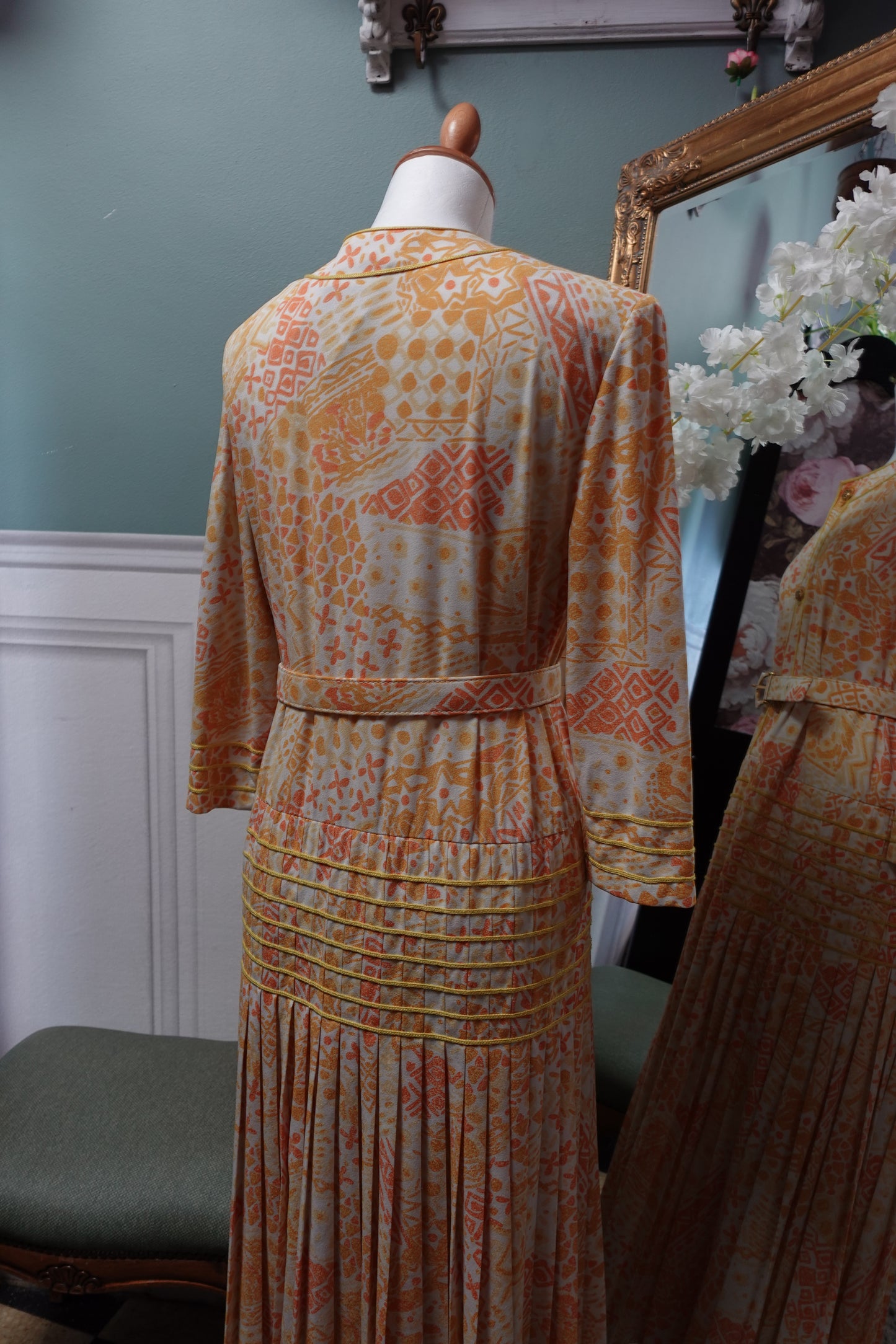 Robe Midi Vintage Fluide – Ceinture Coordonnée & Détails d'Exception