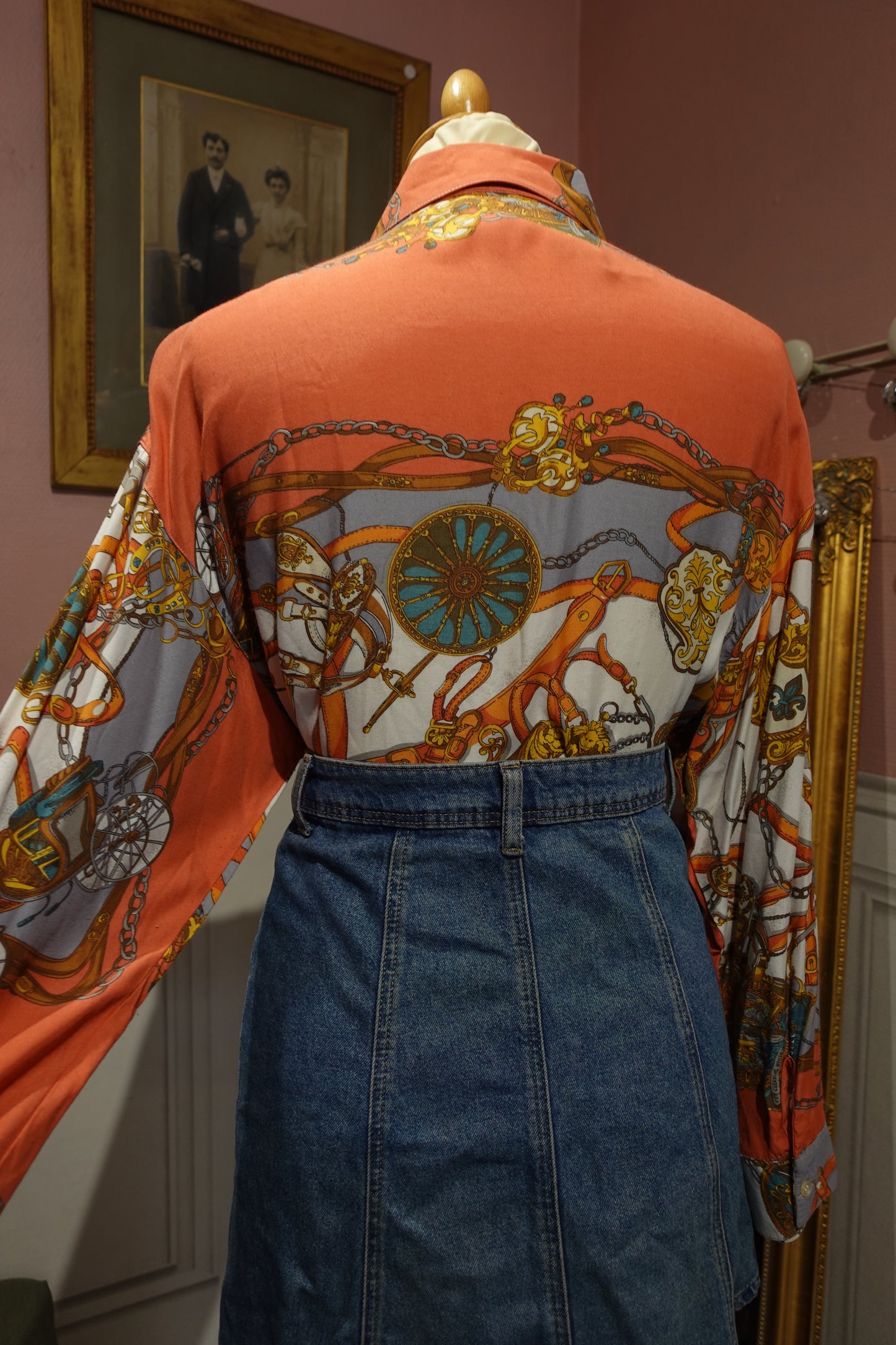 Chemise Caroll Vintage – Imprimé "Chaînes" Style Foulard – Tons Corail