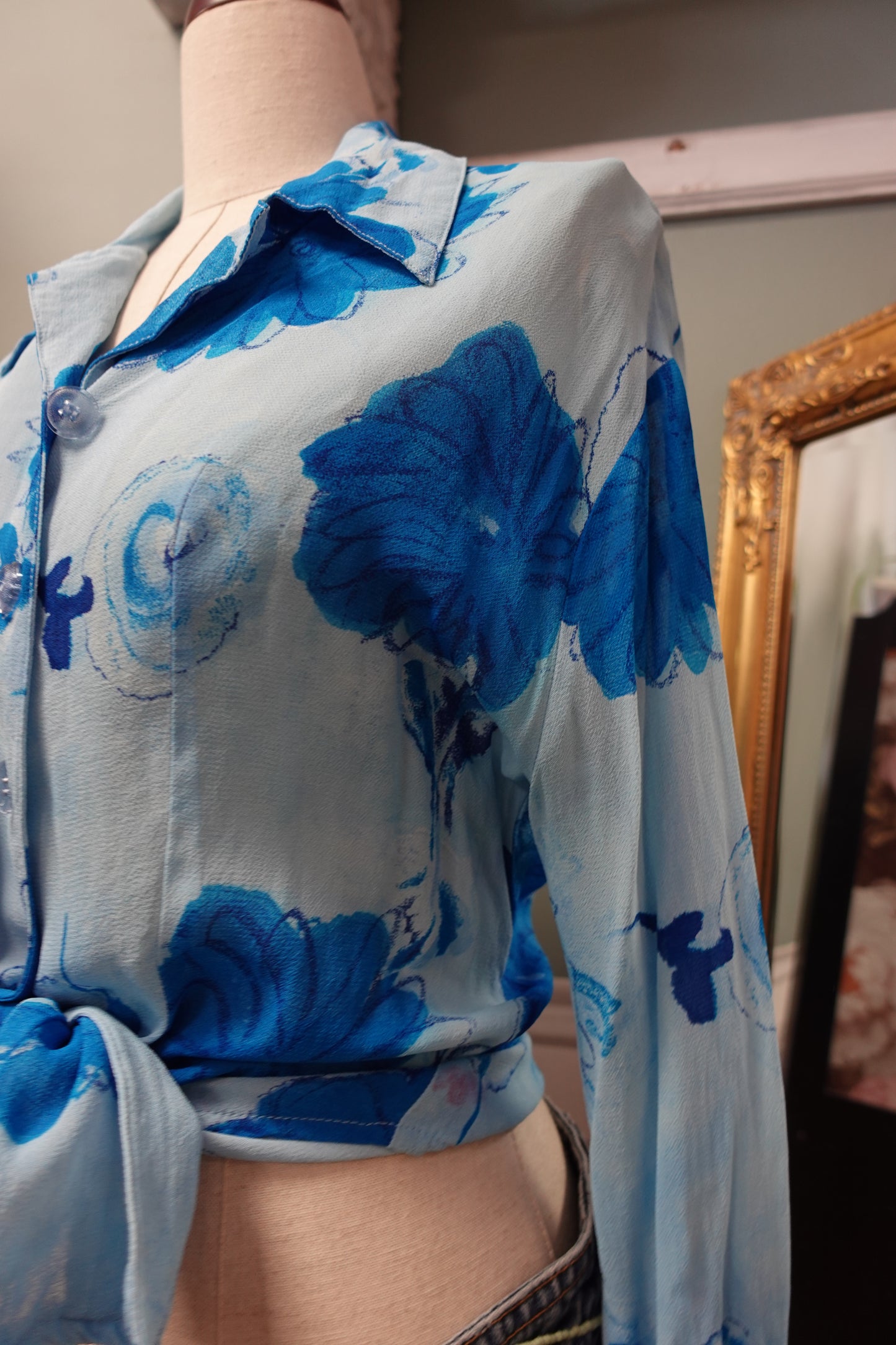 Chemisier vintage Beverly Rose en viscose à imprimé floral bleu