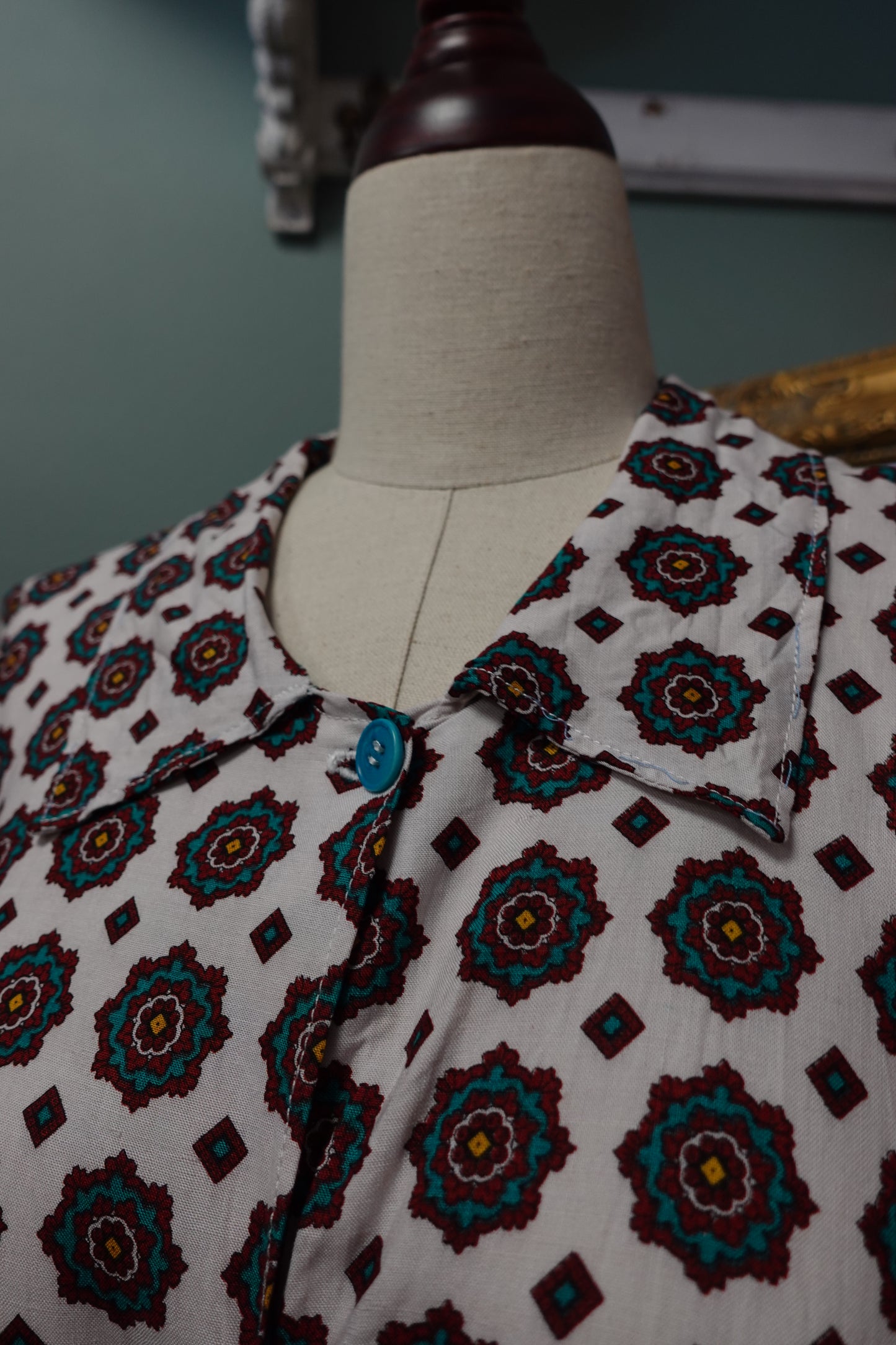 Veste-Chemise Légère Vintage Fait Main – Motifs Géométriques & Boutons Turquoise